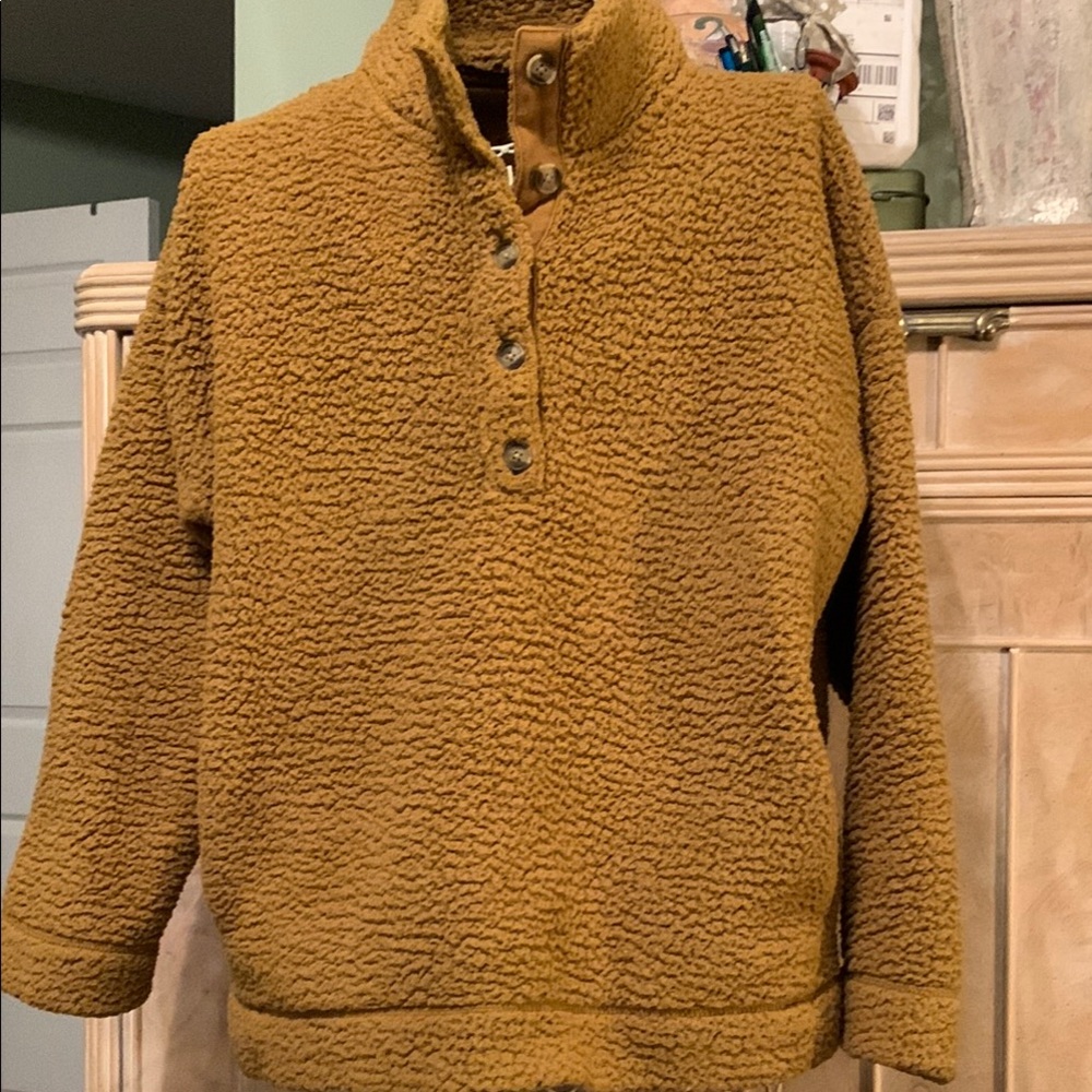 Cozy Brown Sherpa Pullover. Smoke & pet free home.